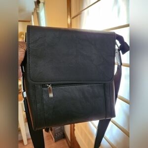 Black Messenger crossbody